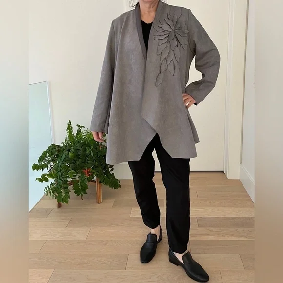 CARTISE Faux Suede Open Front Waterfall  Grey Jacket Floral Applique Neutral - Picture 3 of 17